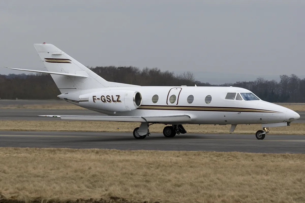Avión Dassault Falcon 100