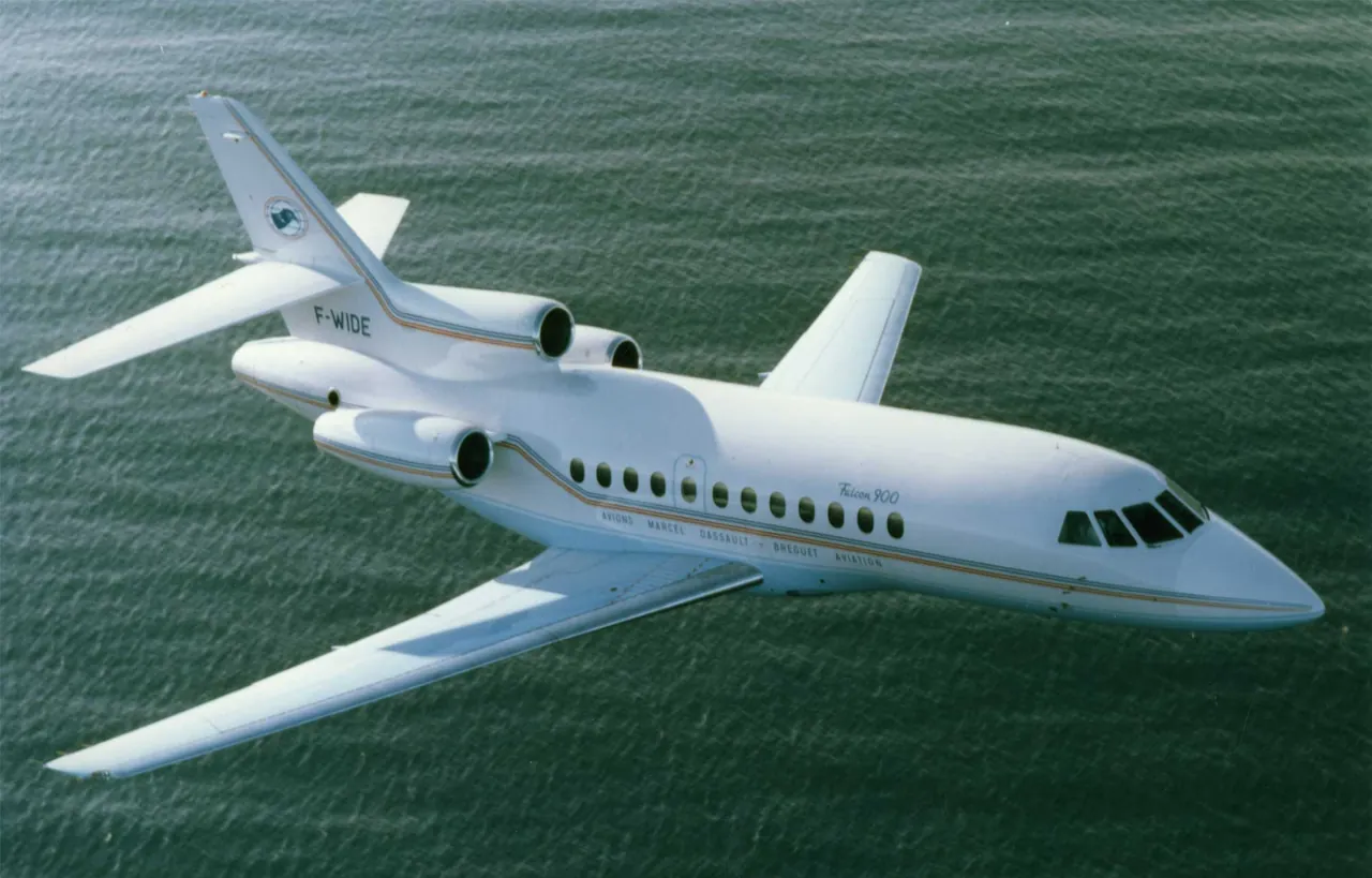 Avión Dassault Falcon 900B