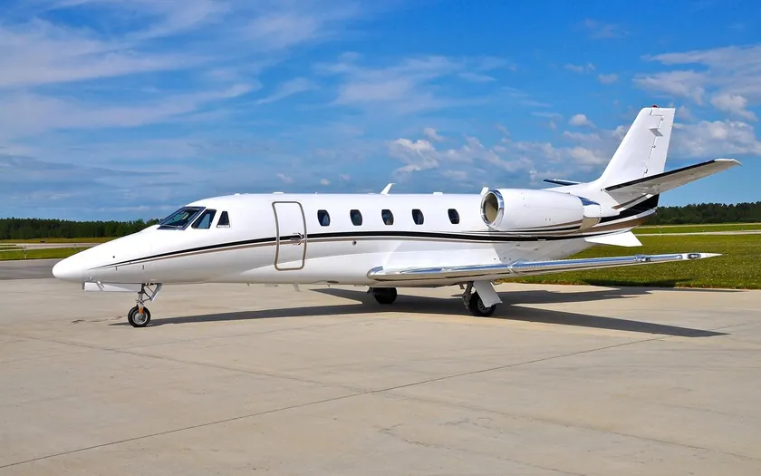 Jet privado Cessna Citation XLS Gen2 aparcado en la plataforma