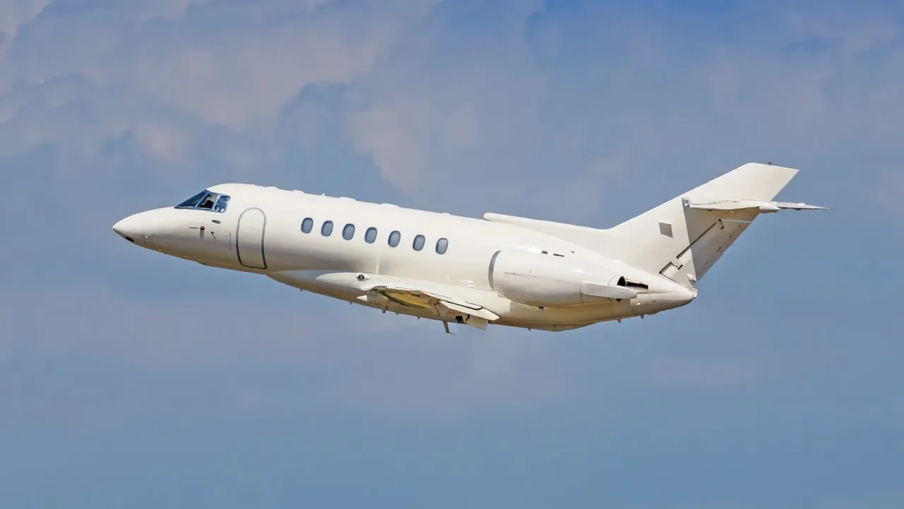 Avión Hawker 1000