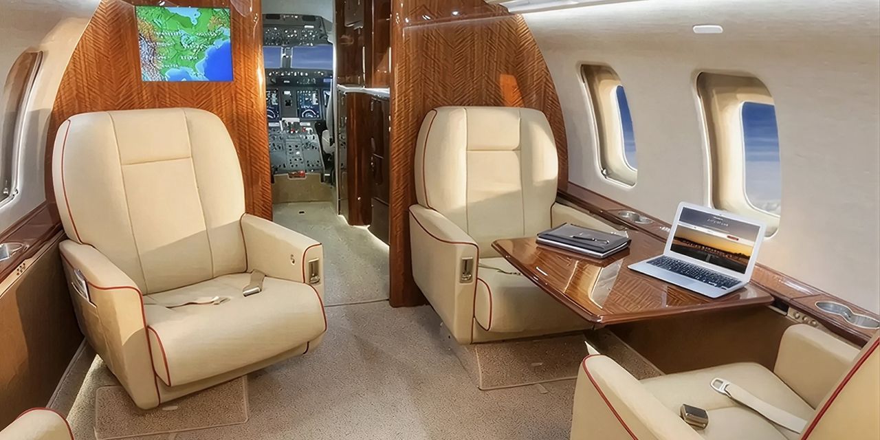Bombardier Challenger 605 private jet, cabin interior