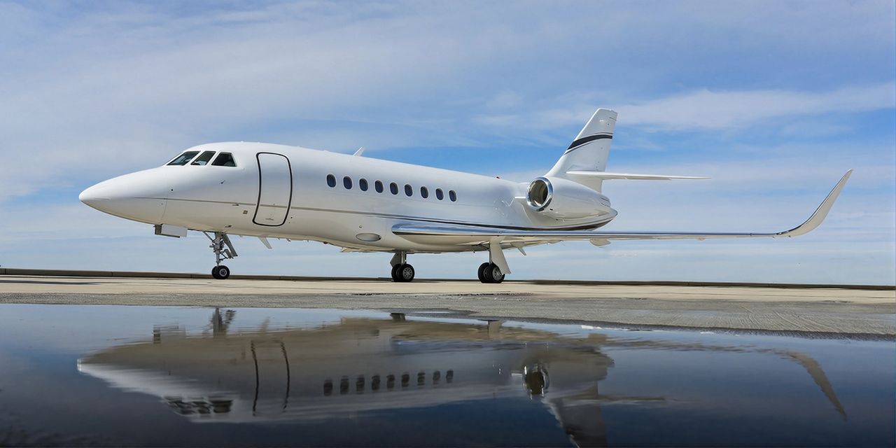 Dassault Falcon 2000LXS private jet, exterior view