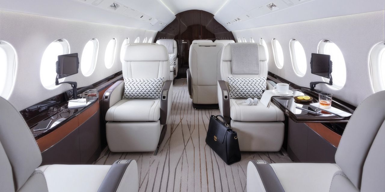 Dassault Falcon 2000LXS private jet, cabin interior