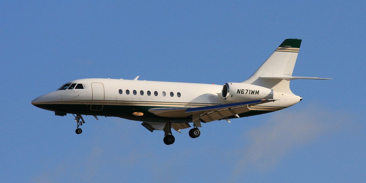 Dassault Falcon 2000S private jet, exterior view