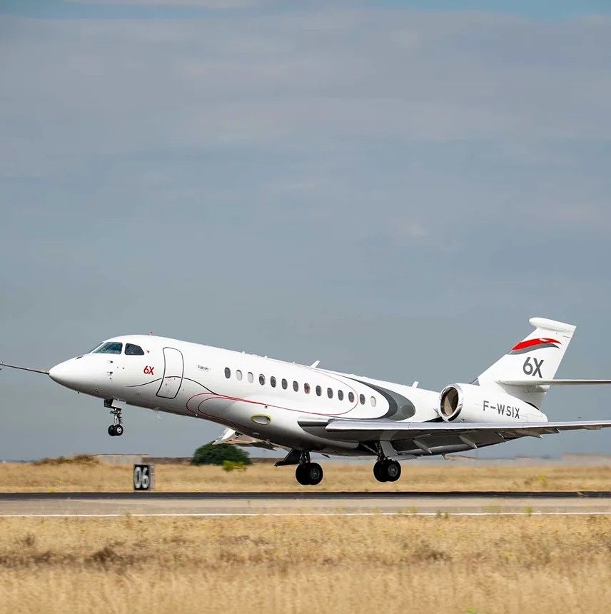Dassault Falcon 6X private jet