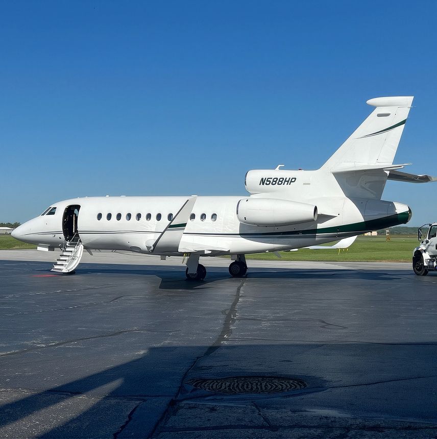 Dassault Falcon 900LX private jet, exterior view