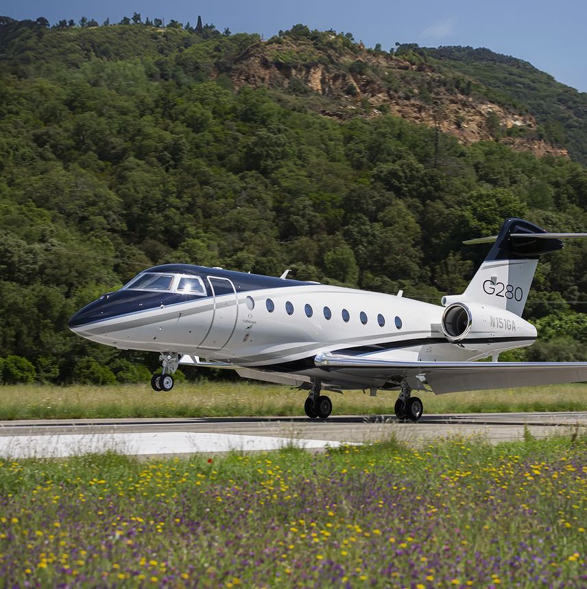 Gulfstream G280 private jet, exterior view