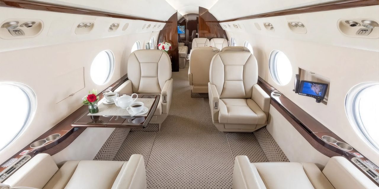 Gulfstream G450 private jet, cabin interior