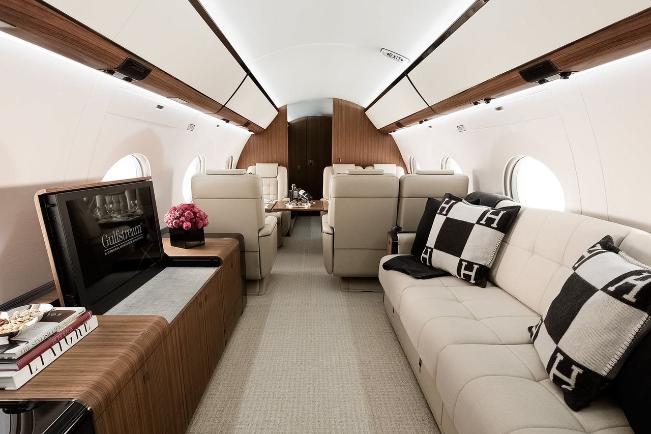 Gulfstream G650 / G650ER private jet, cabin interior