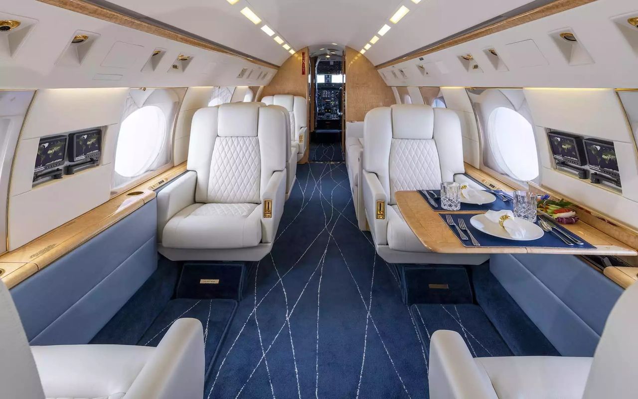 Gulfstream GIV-SP private jet, cabin interior